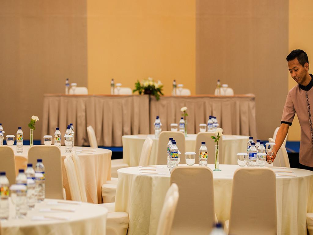 Hotel Santika Pekalongan Luaran gambar