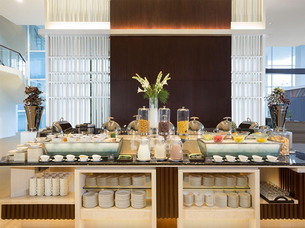 Hotel Santika Pekalongan Luaran gambar