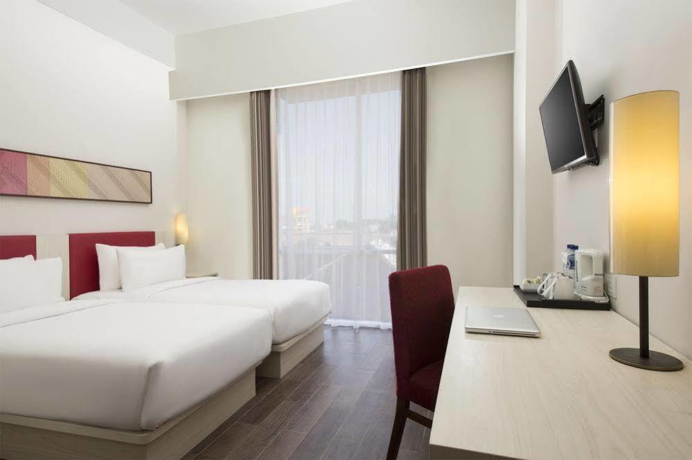 Hotel Santika Pekalongan Luaran gambar