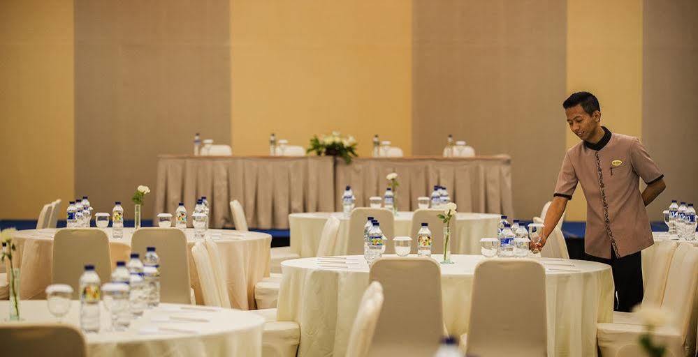 Hotel Santika Pekalongan Luaran gambar